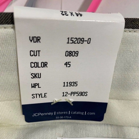 (T24) NWT Stafford brown mens pleated & cuffed dress pant, 44Wx32L, flaw noted - Picture 10 of 10